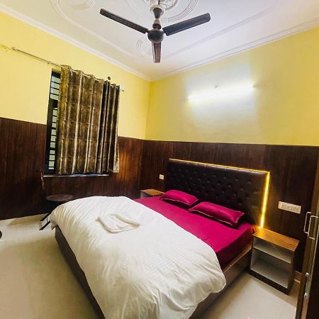 Hotel Manohar Rishīkesh Екстериор снимка