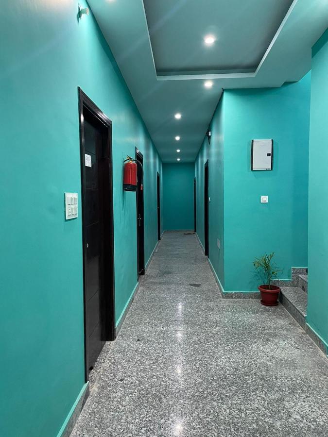 Hotel Manohar Rishīkesh Екстериор снимка