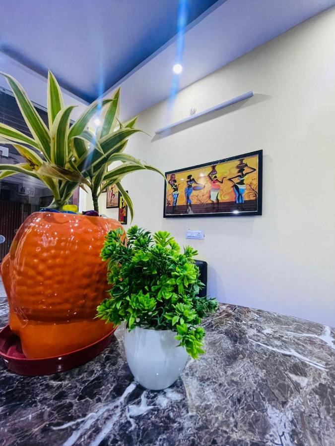 Hotel Manohar Rishīkesh Екстериор снимка