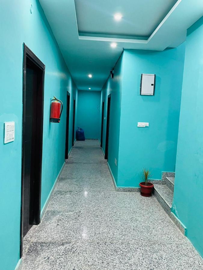 Hotel Manohar Rishīkesh Екстериор снимка