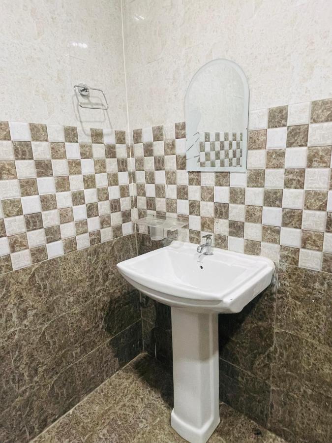 Hotel Manohar Rishīkesh Екстериор снимка