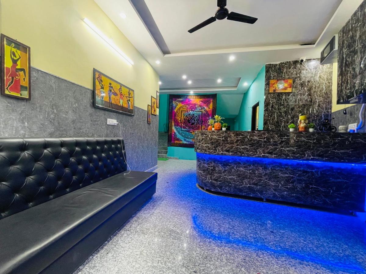 Hotel Manohar Rishīkesh Екстериор снимка