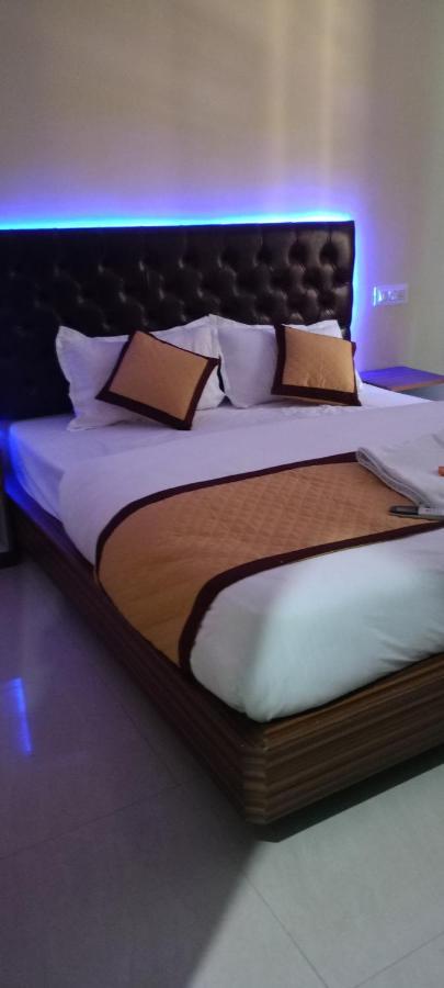 Hotel Manohar Rishīkesh Екстериор снимка