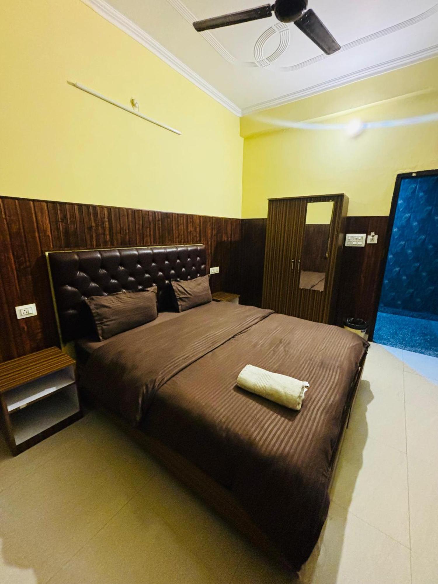 Hotel Manohar Rishīkesh Екстериор снимка