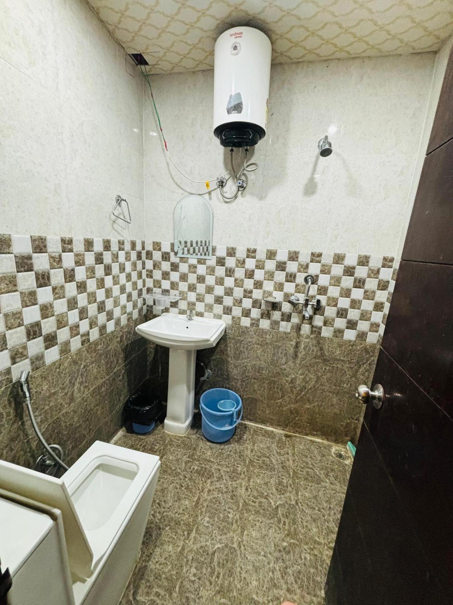 Hotel Manohar Rishīkesh Екстериор снимка